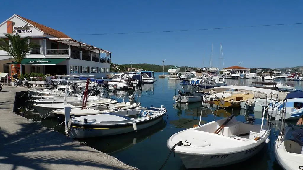 Apartments Tonka Trogir 0*,